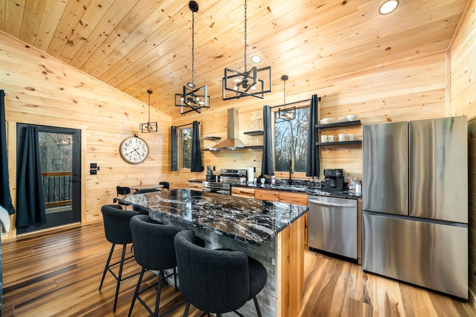 A new one-bedroom cabin near the Smokies, Sevierville, Tennessee, United States, photo 9 of 10