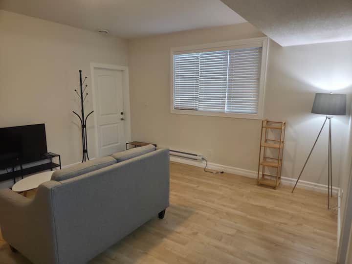 Modern 2‑bedroom Suite • Private & Fully Furnished - 喬治王子城