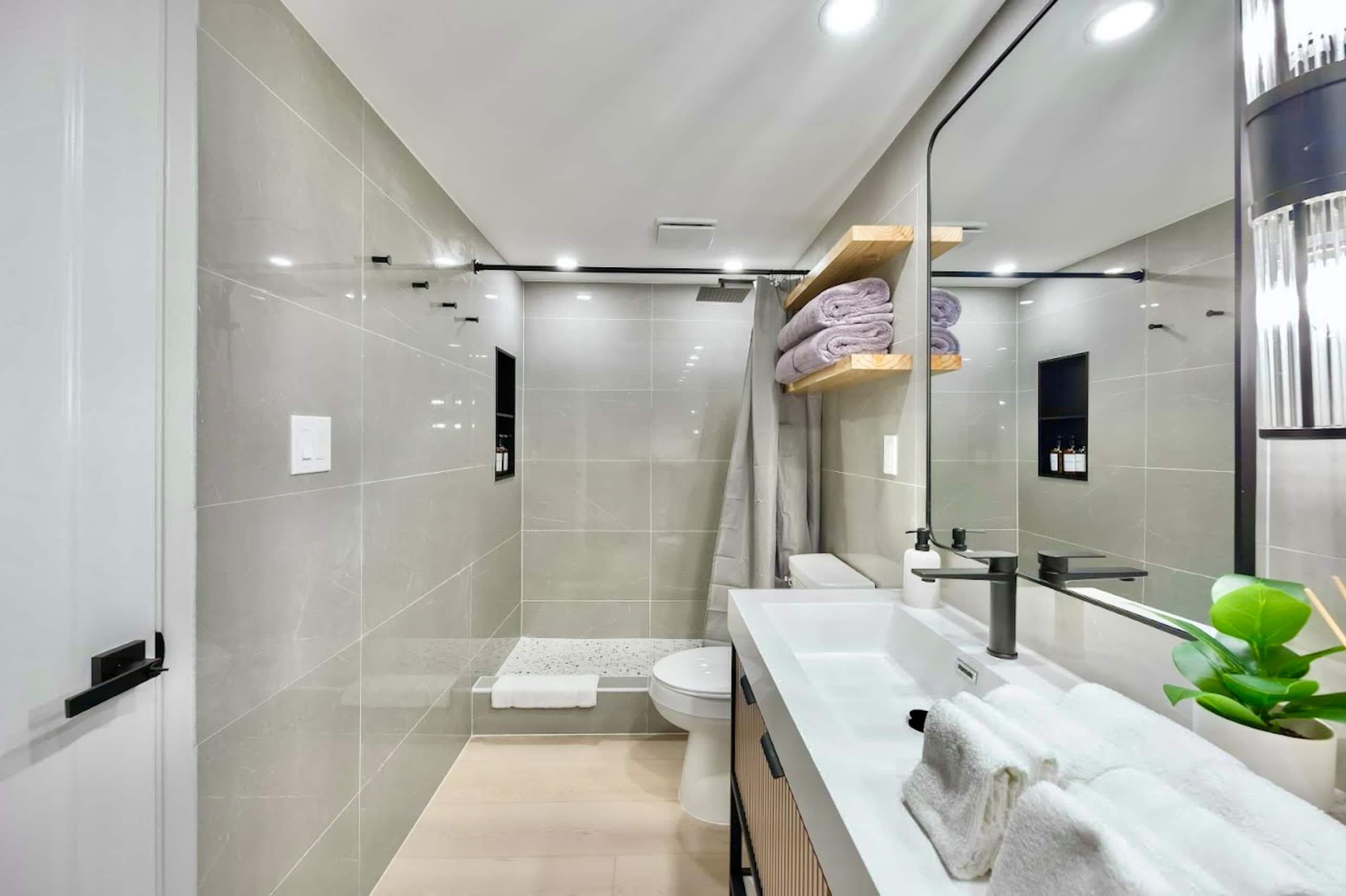 15F-Beautiful Escape-1BR Condo-w/Parking|Pool|Gym - Image 43