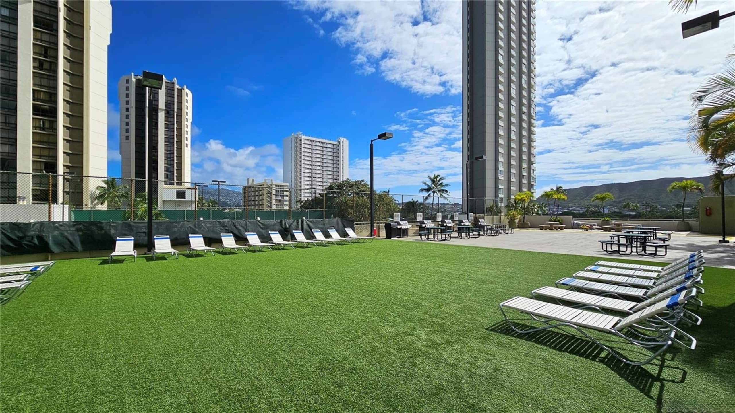 15F-Beautiful Escape-1BR Condo-w/Parking|Pool|Gym - Image 74