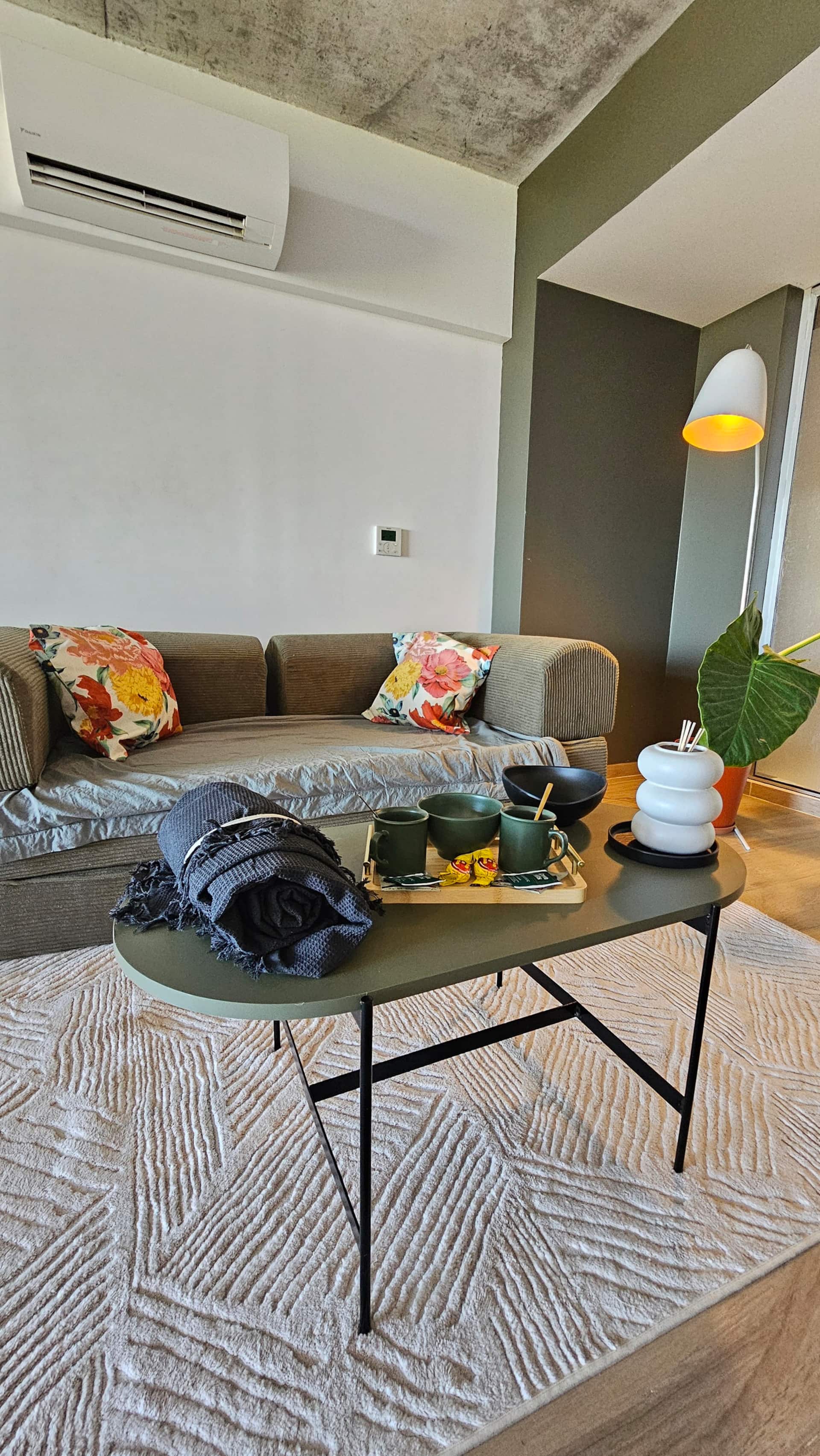 New one-bedroom apartment with balcony in Retiro