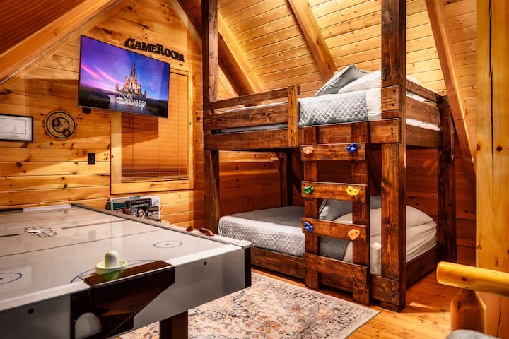 Open loft with a fun queen-over-queen bunk (comfortably sleeps 4) - perfect for kids, teens, or extra guests.