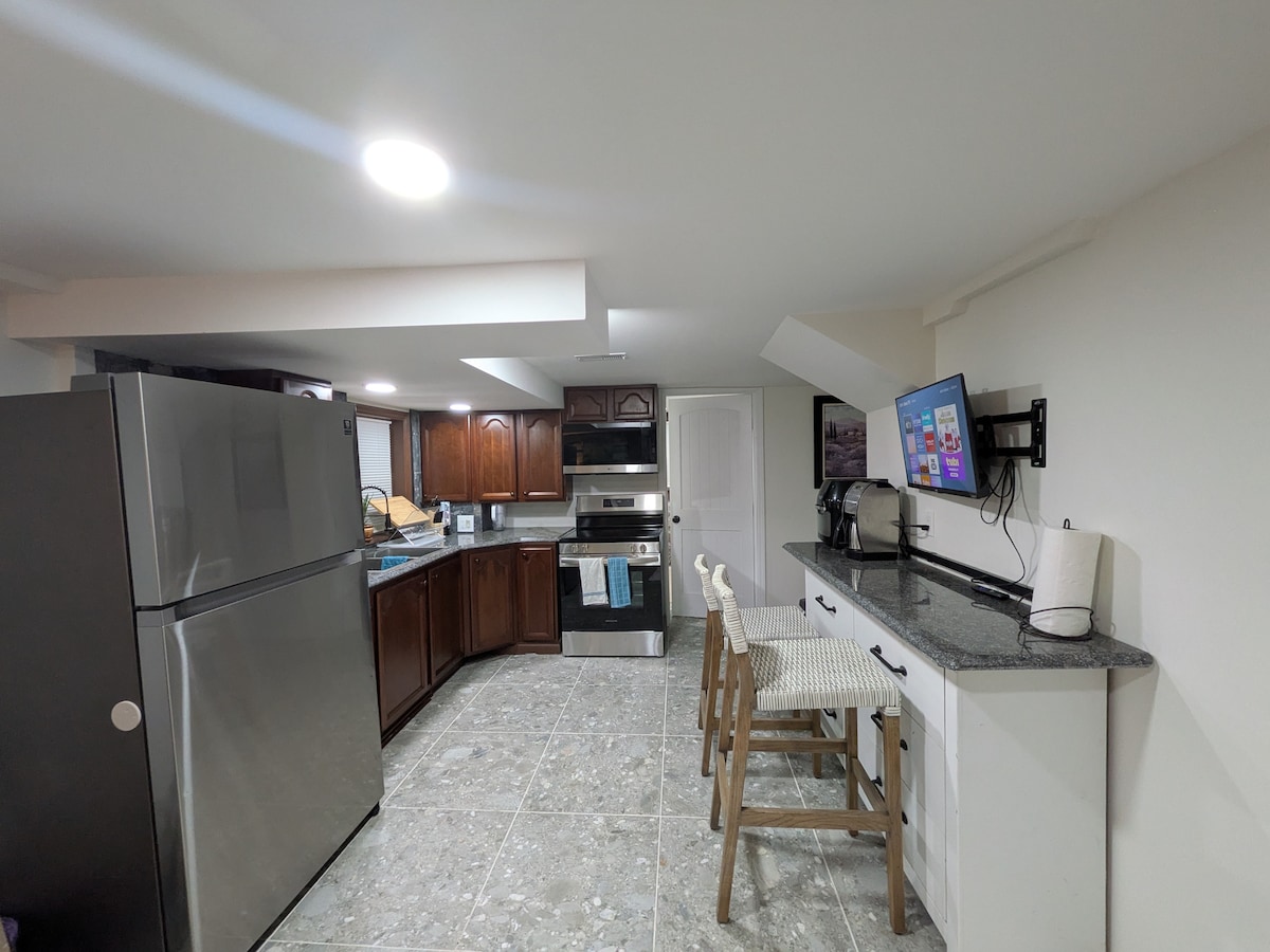 Gingerbread Studio w/ Private Entry | 31+ Days – Photo 2