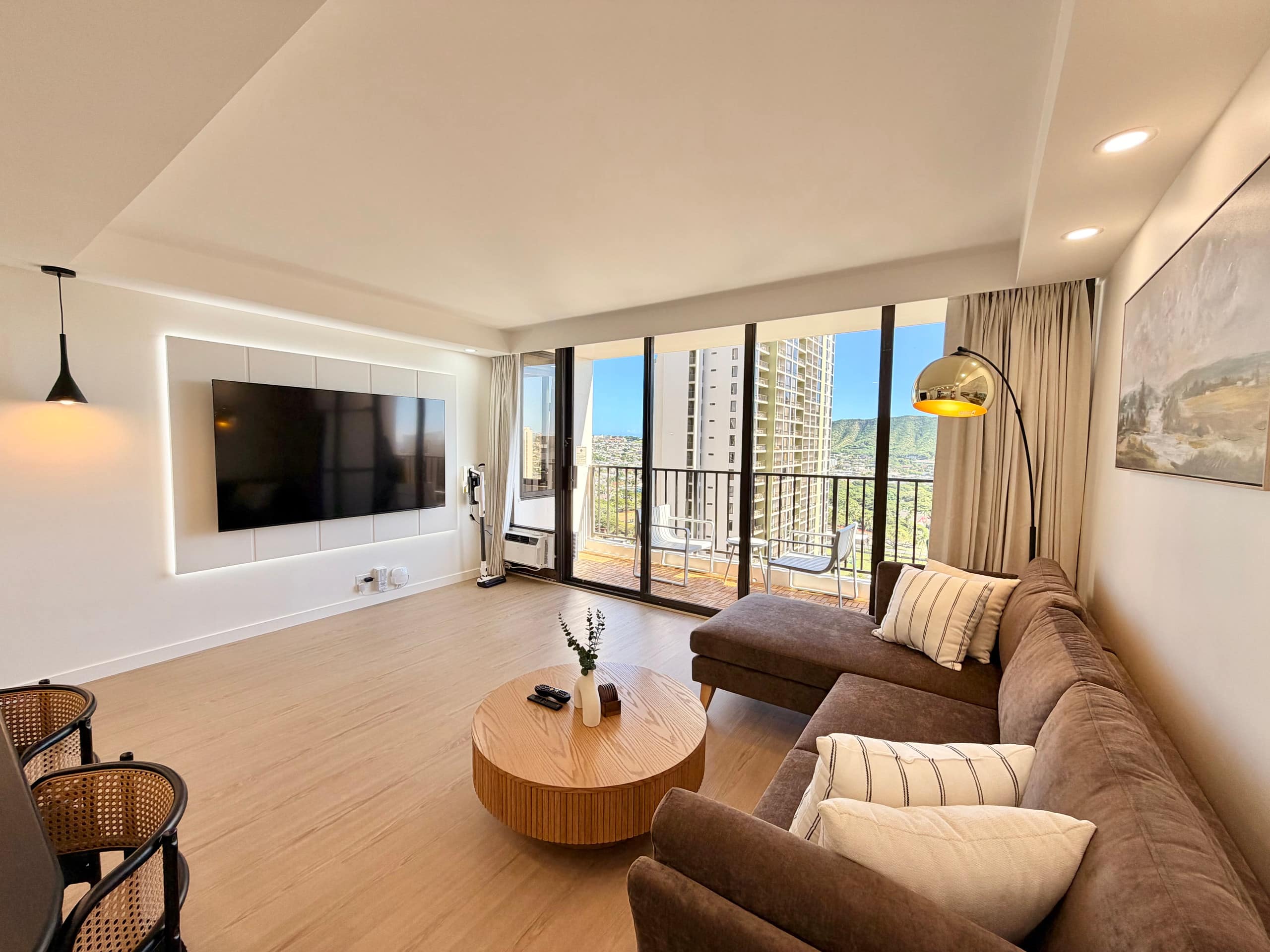 Waikiki Banyan DH & Ocean View #8 | Free Parking - Image 4