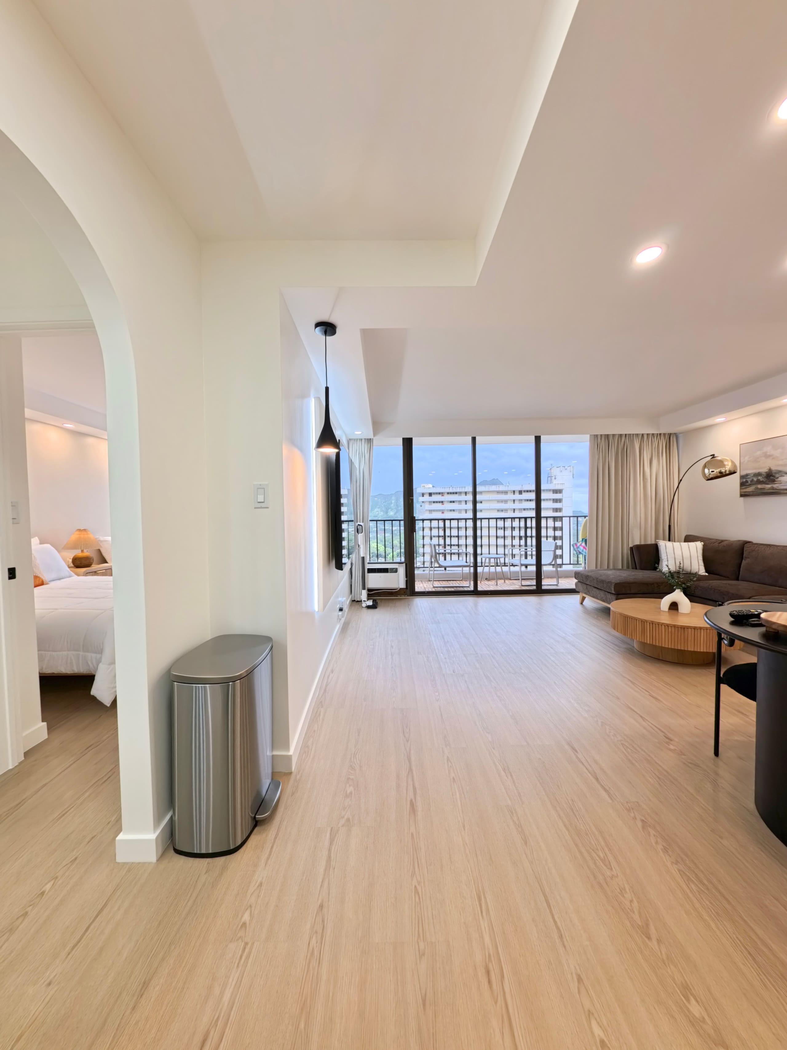 Waikiki Banyan DH & Ocean View #8 | Free Parking - Image 3