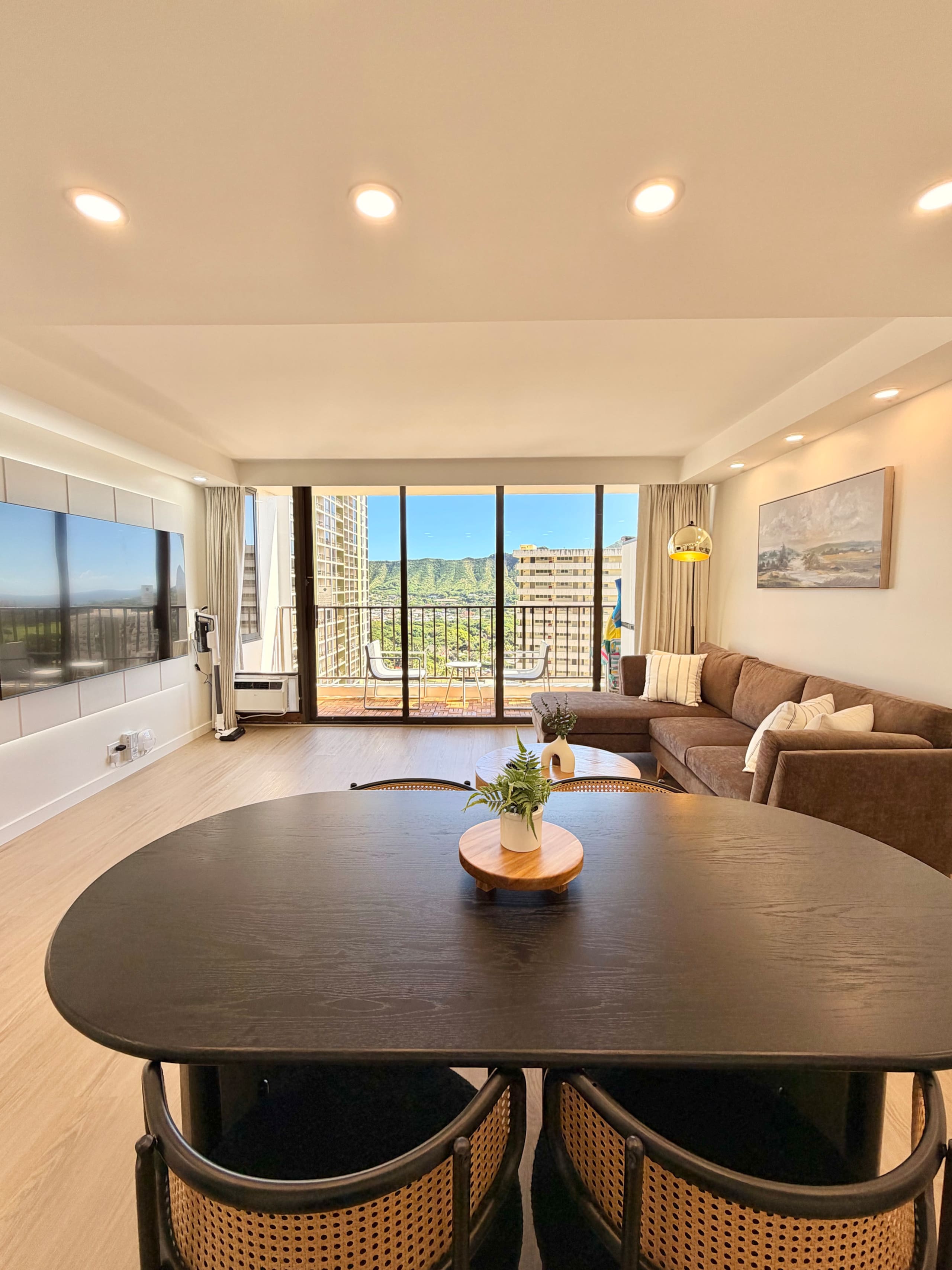 Waikiki Banyan DH & Ocean View #8 | Free Parking - Image 12