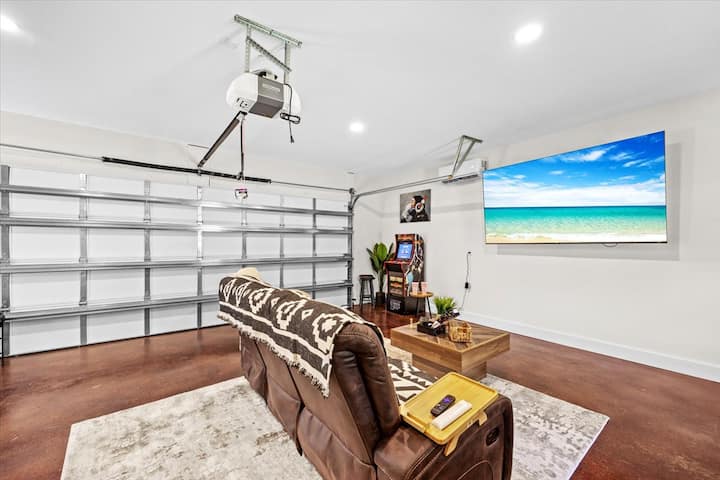 Beach Studio W/arcade, Huge Tv & Gourmet Kitchen - Pensacola Beach, FL