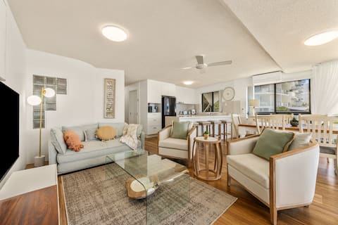 Top performing Airbnb: La dolce vita absolute beach front in Caloundra