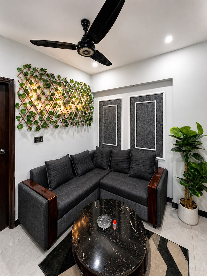 Comfy Couples 2bhk In Dha Ph6 | Ac | Smart Tv - Karachi