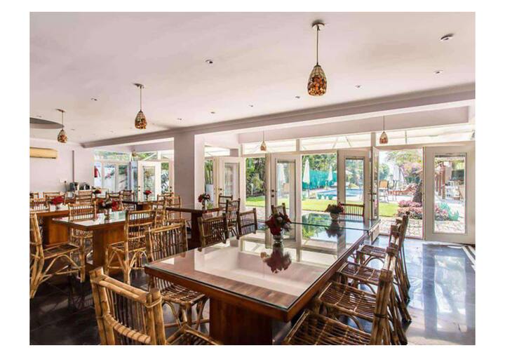 Dining area image 3