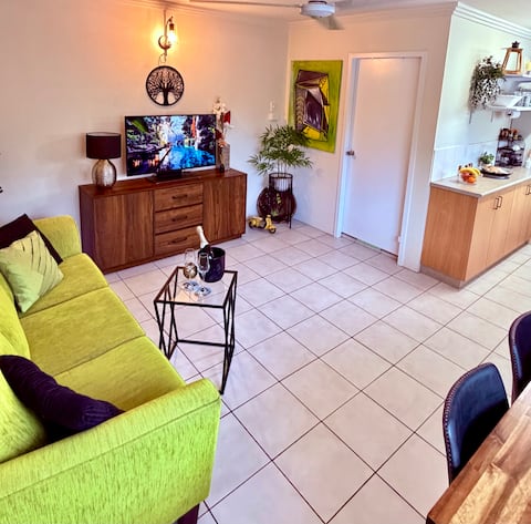 Popular Airbnb listing: Work ~ Rest ~ Play in Cairns North in Cairns North