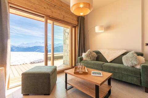 Top Airbnb: Mont-Blanc view • Hiking/mountain biking 4 people Chalet-Myrna A1 in Villard Sur Doron