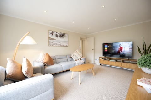 Top performing Airbnb: Quiet & Central Free Parking| Walk to Town & Train in Geelong