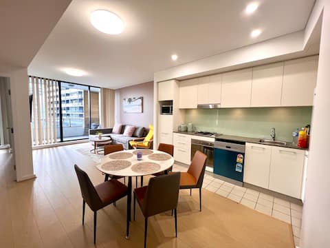 Entire modern apartment in Wolli Creek