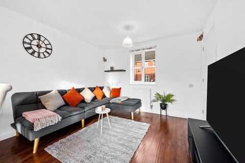 Top Airbnb: 15 min from Town Centre! | Sleep 7 | Garden & WiFi in Longsight