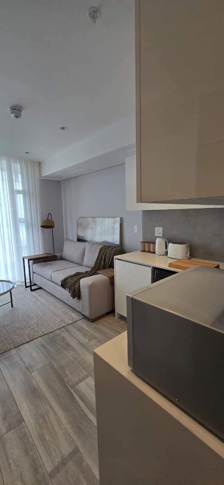 Modern 1-bed Holiday Apartment In Prime Umhlanga - Umhlanga