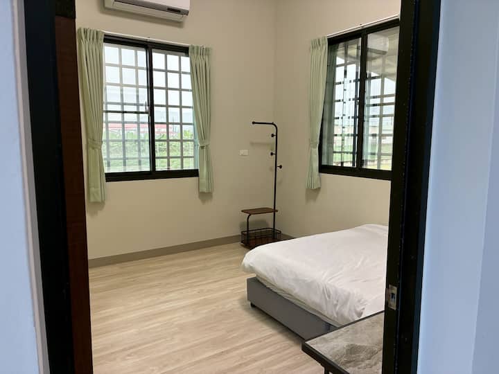 חדר זוגי בקומה הראשונה