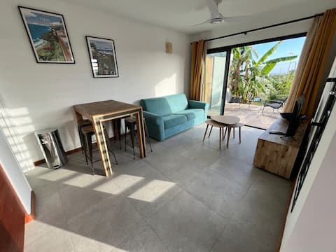 Top Airbnb: Rare: Elegant new villa in the center, ocean view in L'étang Salé