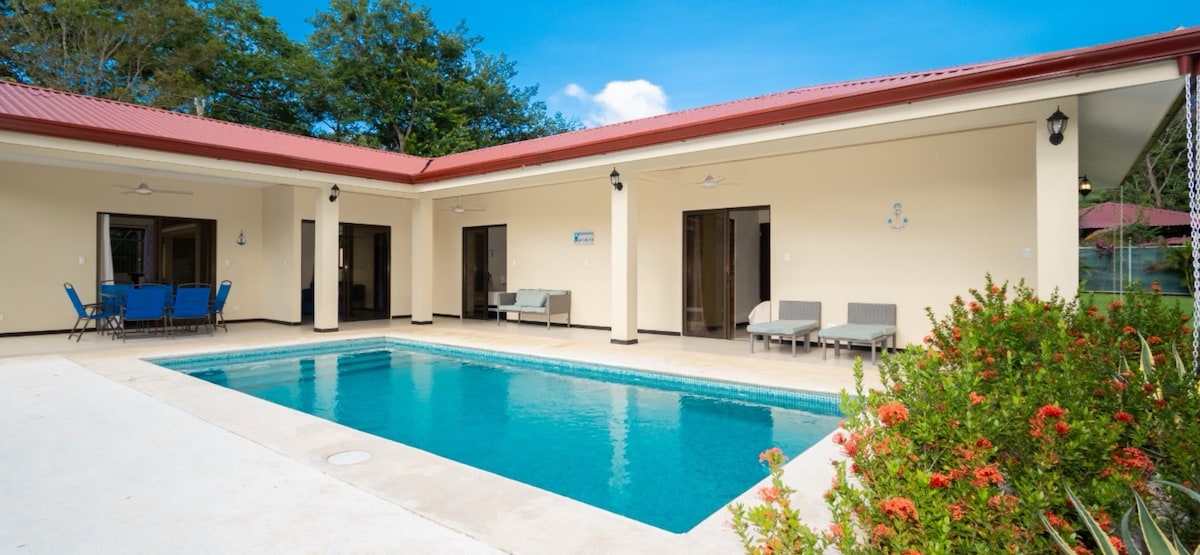 House with Private Pool • 300 m from Potrero Beach