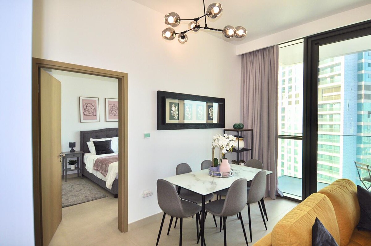 2-Bedroom Apartment · Downtown View · III 3
