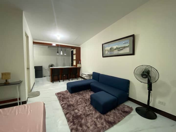 Budget Cozy Home Near Lian Beaches | Aircon - Tuy