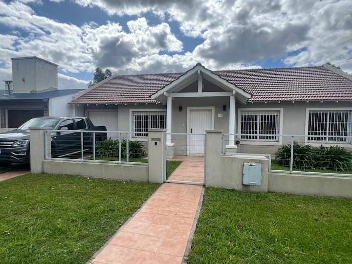 Hermosa Casa De Veraneo. Mejor Zona De Miramar - Miramar