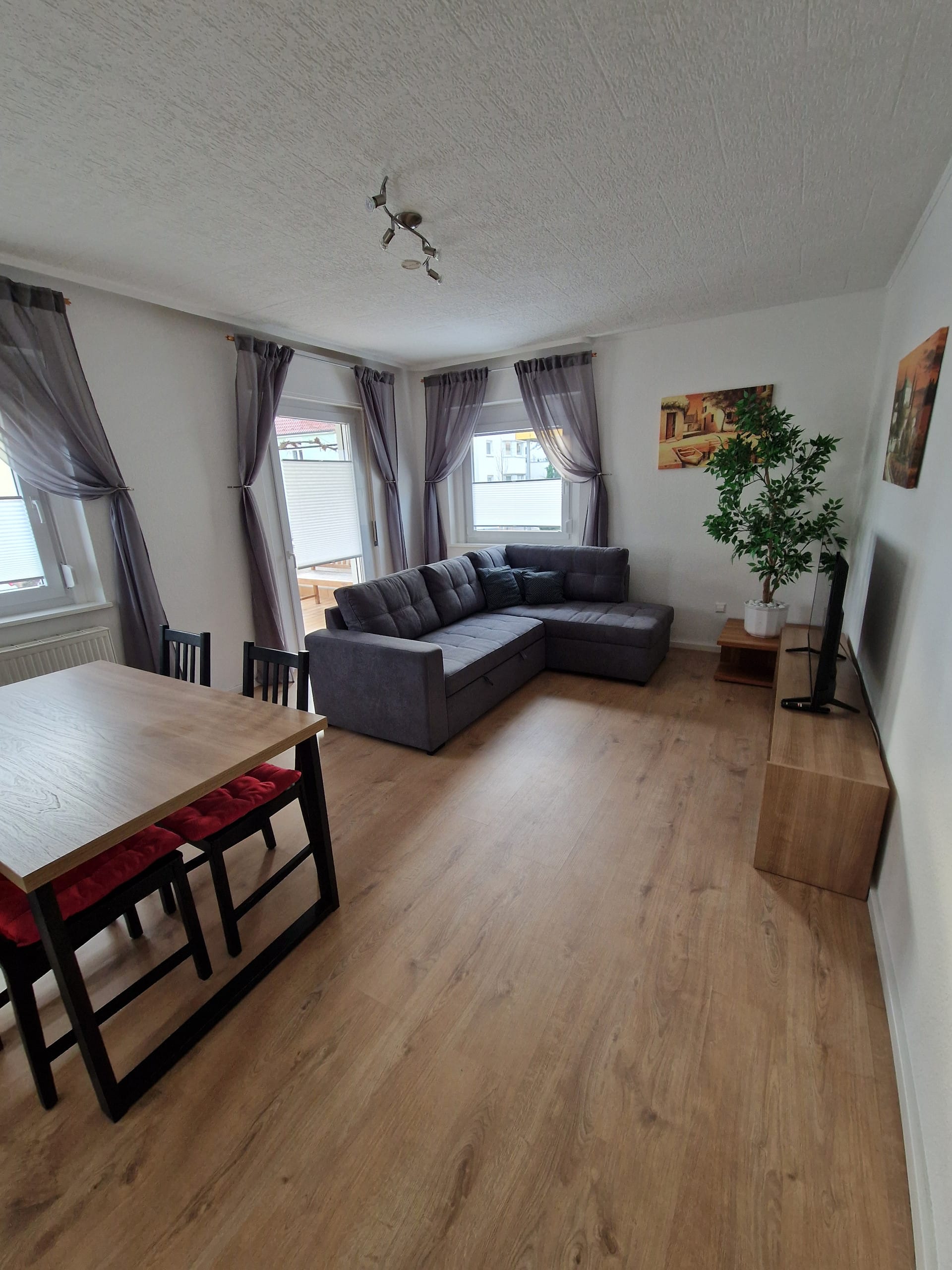 Perfect location: quiet living, quickly in town