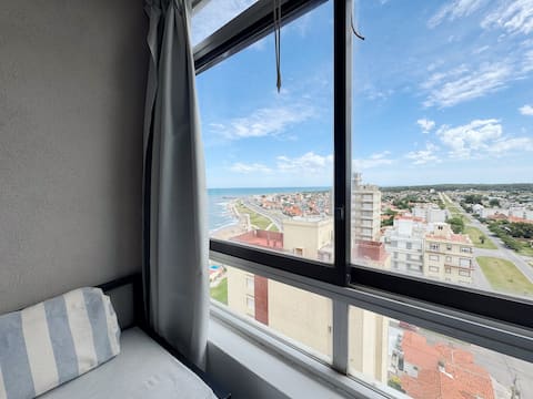 Popular Airbnb listing: Beachfront with Ocean Views in Miramar in Miramar