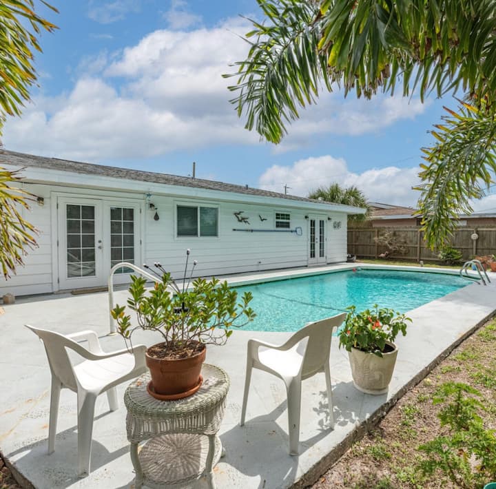 Gorgeous Four Bedroom Pool Home In Palm Bay - Melbourne, FL