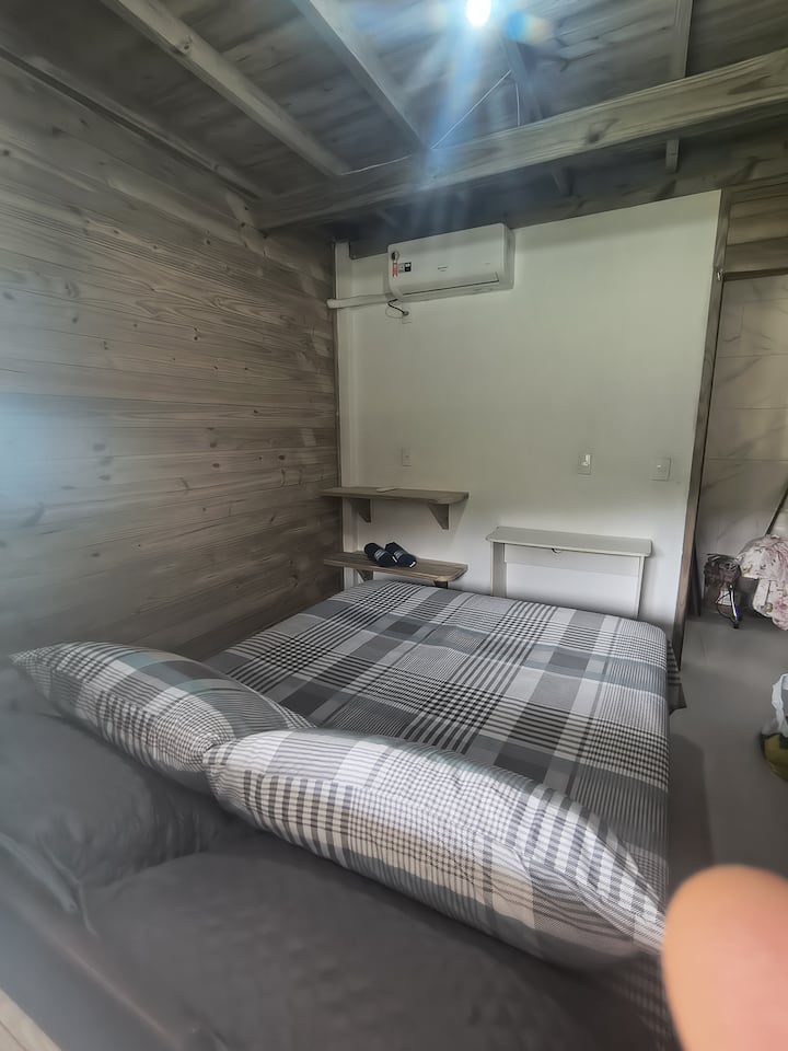 Ambienti i dhomës së gjumit