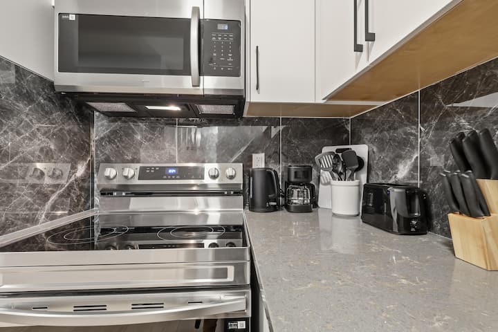 Quiet & Comfortable Stay Minutes From Downtown - Calgary