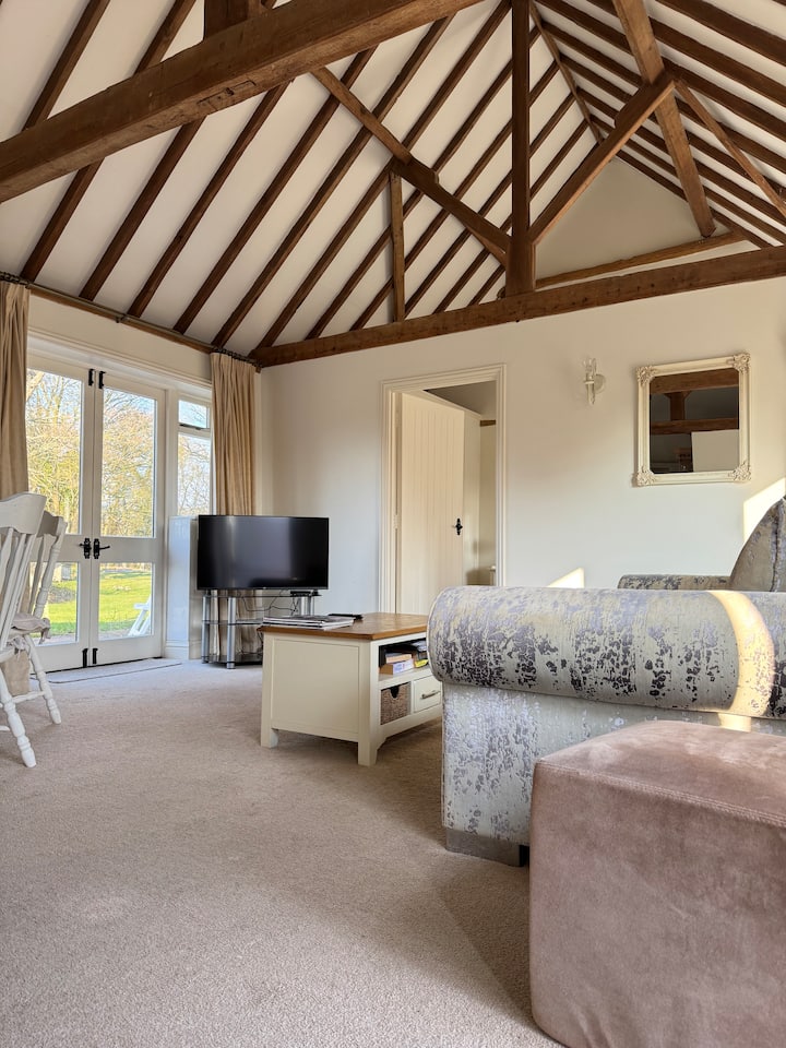 Stunning  One Bed Cottage Within Private Grounds - Tenterden