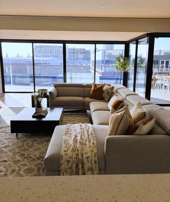 Pier Point: 3 Bedroom Deluxe Apartment (106) - Geelong