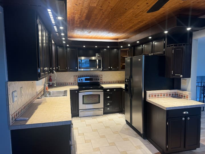 Cozy Centrally Located House Close To Everything - Pembroke Pines, FL