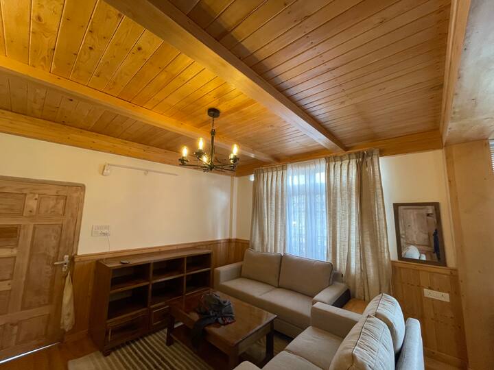 Standard Queen Room+wooden Furnished+wifi+hotwater - 阿魯納恰爾邦