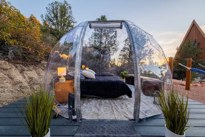 นอนใต้แสงดาวในห้องนอนโดมขนาดเส้นผ่านศูนย์กลาง 12 ฟุตของเรา (จาก HypeDome)