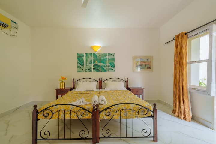 Bedroom 1 image 2