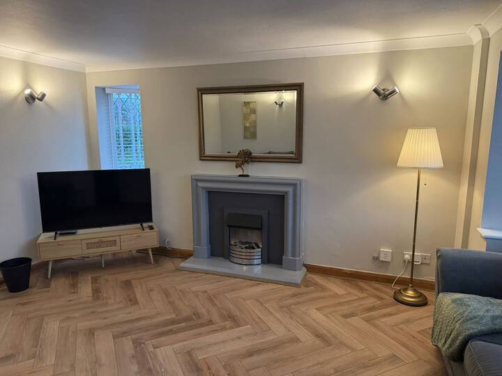 5 Beds Stay | Sleeps 10 | Free Wifi & Parking - Seaford