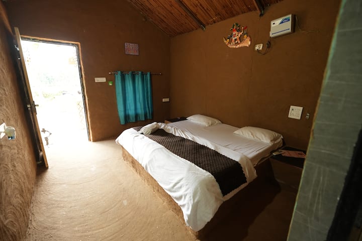 Luxury Village Farmstay W Mudhouse | Belmore - Palwal