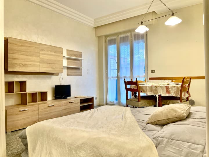 [200m De La Mer] Lumineux Appartement Avec Balcon - Ceriale