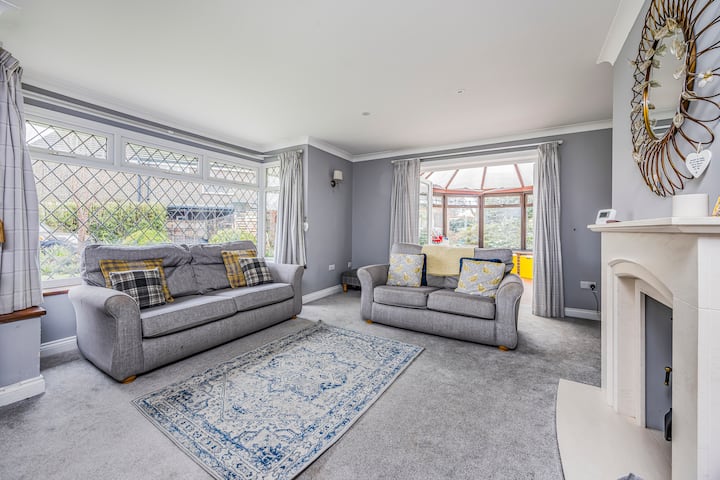 Gorgeous Family Home With Garden | Pass The Keys - West Wittering