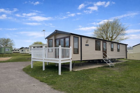 Successful Airbnb property: Modern caravan in Norfolk ref 70724C in Burgh Castle