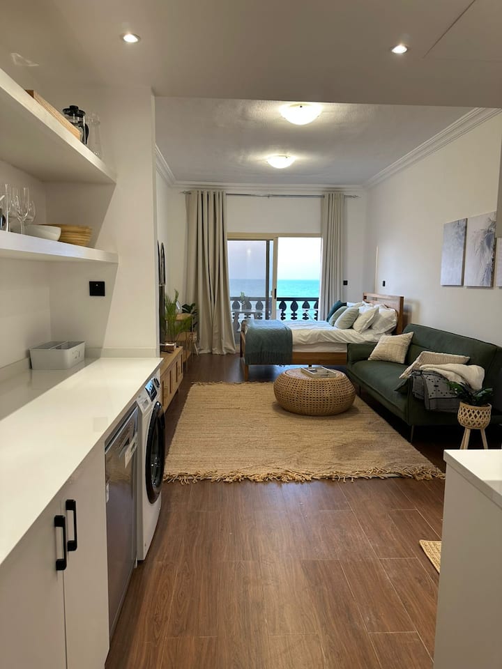 Beach Dream - Stunning Sea Views & Spacious Studio - Ras al Khaimah