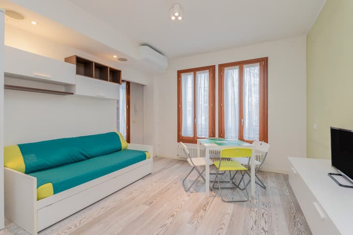 Guesthost - Giovanni's Home With Balcony - Mestre