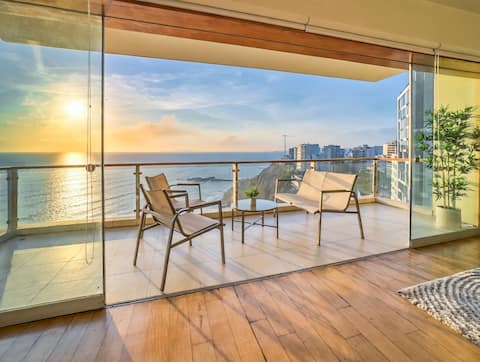 4 BR | OceanFront | Next to Larcomar & Marriott