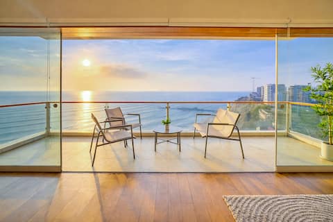 4 BR | OceanFront | Next to Larcomar & Marriott