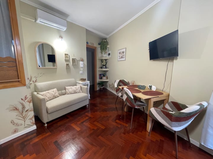 Grazioso Appartamento In Zona Centrale - Rome
