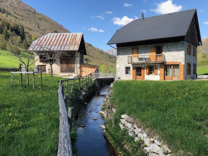 Moulin Dans Un îLot De Verdure - Aillon-le-Jeune
