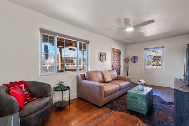 Charming Santa Fe Railyard Retreat - Santa Fe, NM