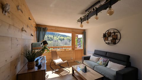 Top performing Airbnb: Quiet 1-bedroom apartment with garage and stunning views in Les Déserts